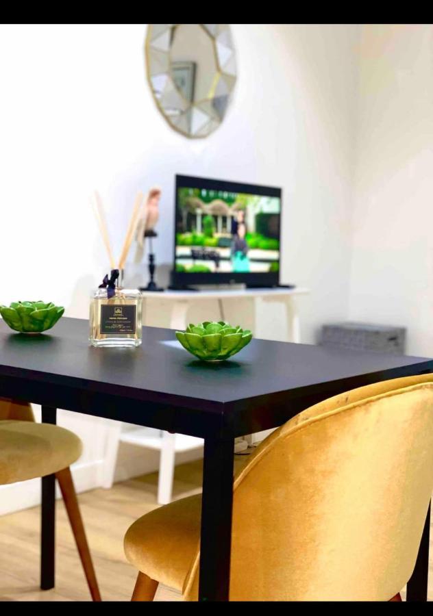 Studio City Center Of Mons Apartment Екстериор снимка